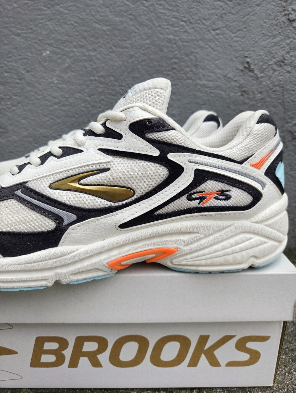 Brooks Adrenaline GTS 4 Y2K Retro Sneakers Men’s 10.5 Like New W/OG Box - Picture 4 of 9